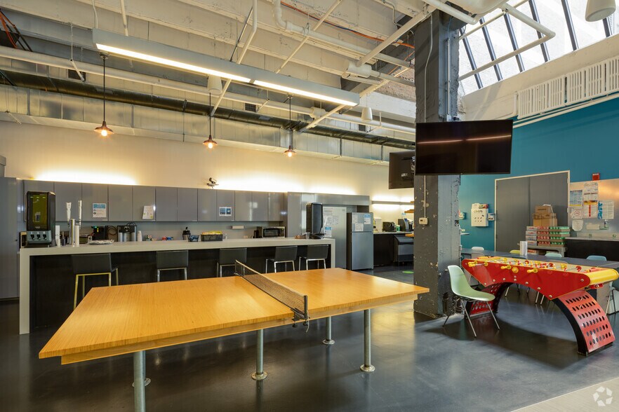 More Photos Of 300 W Adams St, Chicago Office For Sale