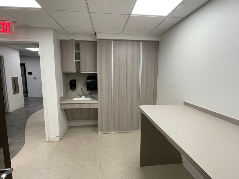 More Photos Of 11325 Pembrooke Sq, Waldorf Medical For Sale