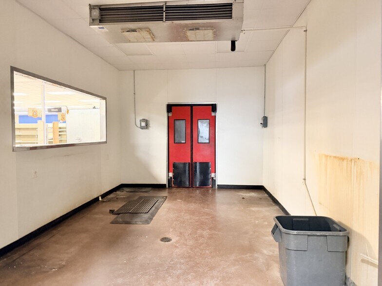 More Photos Of 302 S Broadway St, Jamesport General Retail For Sale