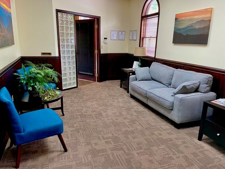 More Photos Of 367-400 Dellwood Rd, Waynesville Medical For Sale