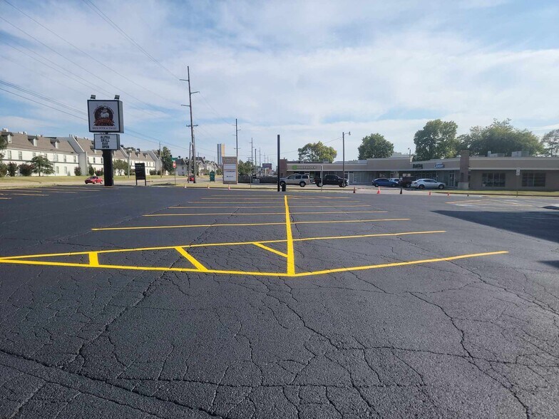 More Photos Of 6670 S Lewis Ave, Tulsa Office For Sale