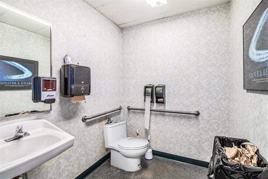 More Photos Of 1507 Walli Strasse Dr, Burton Freestanding For Sale