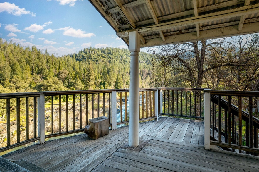 More Photos Of 15432 Washington Rd, Washington Storefront Retail Residential For Sale