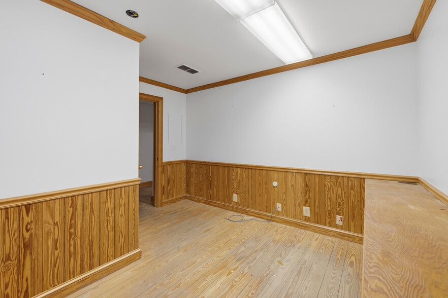 More Photos Of 966 Greensboro Rd, Eatonton Flex For Lease