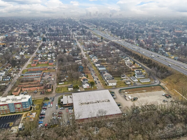 More Photos Of 808 Rhoads Ave, Columbus Warehouse For Lease