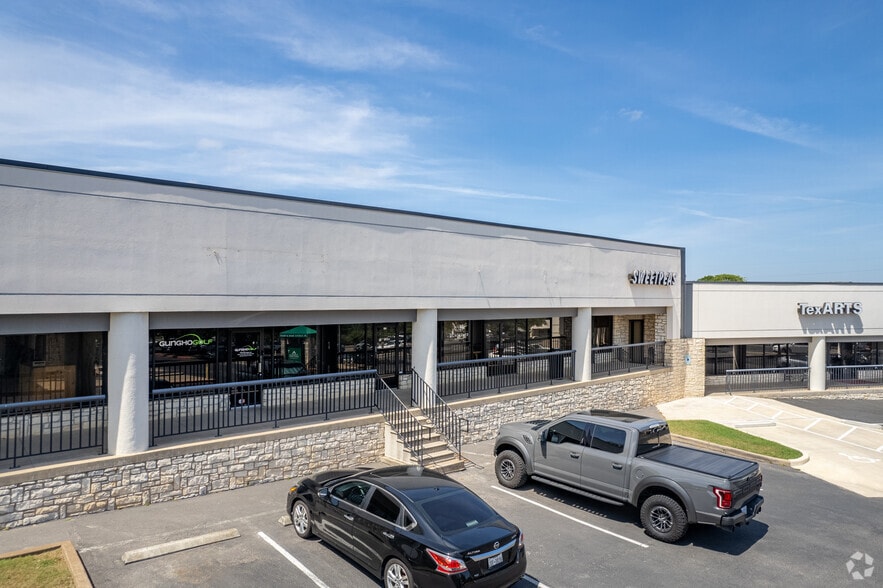 More Photos Of 2300 Lohman's Crossing Rd, Lakeway Unknown For Lease