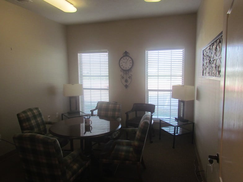 More Photos Of 3030 University Dr E, College Station Medical For Lease
