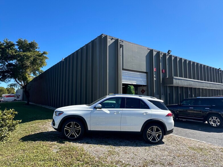 More Photos Of 16489-16497 NW 49th Ave, Hialeah Warehouse For Lease