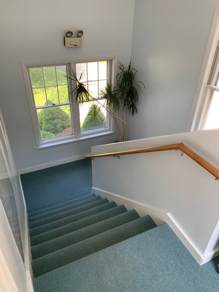 More Photos Of 98 Spencer Plain Rd, Old Saybrook Medical For Lease