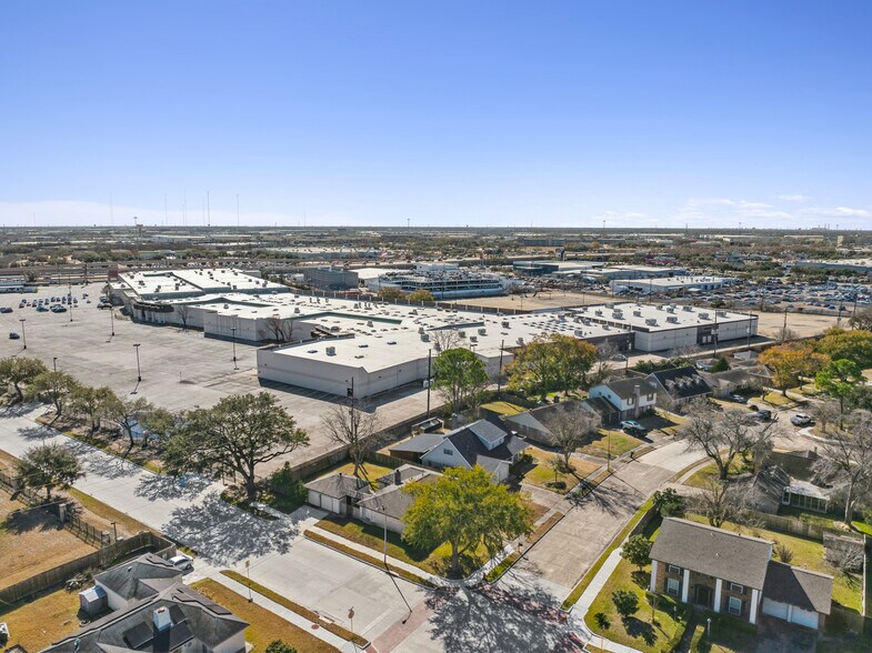 More Photos Of 12002 US 59 Hwy, Meadows Place Light Manufacturing For Sale