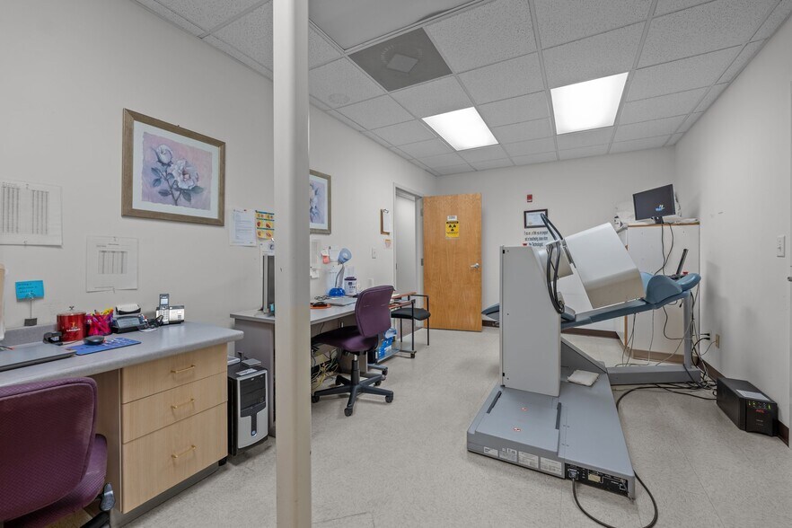 More Photos Of 2961 Crouse Ln, Burlington Medical For Lease