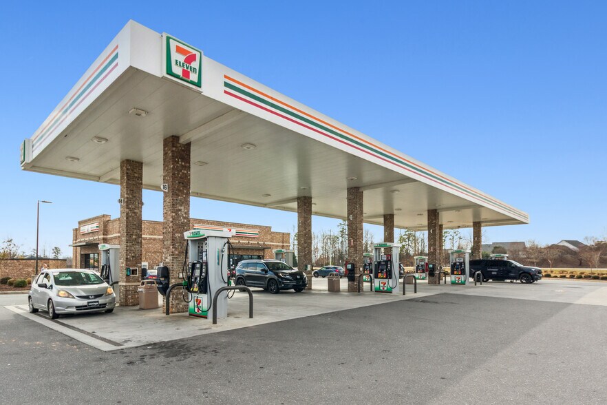 More Photos Of 2020 S Dobys Bridge Rd, Fort Mill Convenience Store For Sale