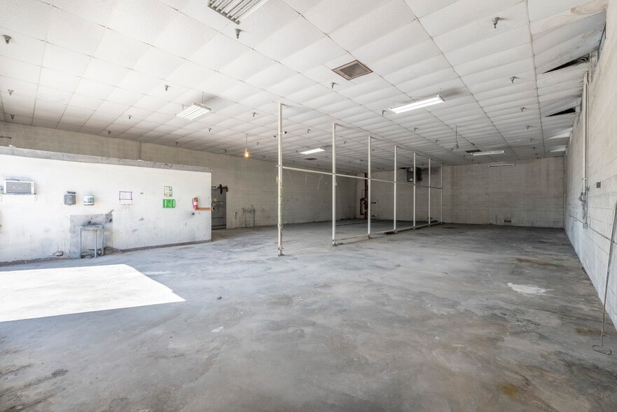 More Photos Of 1003 E G St, Wilmington Warehouse For Lease