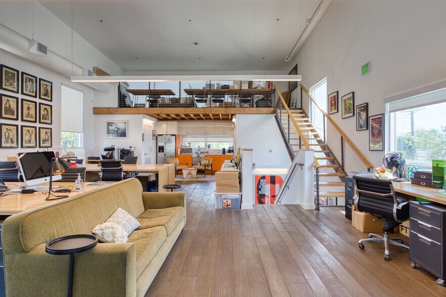 More Photos Of 542 N Larchmont Blvd, Los Angeles Office For Sale