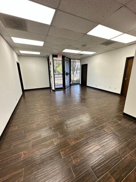 More Photos Of 740 Bradfield Rd, Houston Light Distribution For Lease