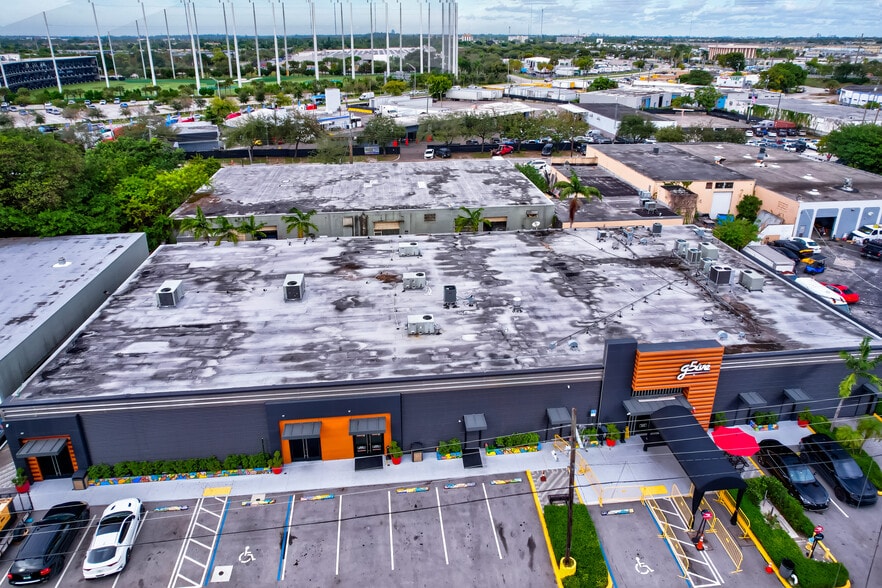More Photos Of 337 NW 170th St, North Miami Beach Warehouse For Sale