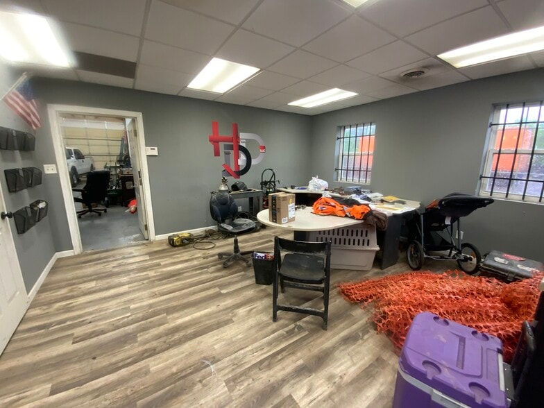 More Photos Of 6550 Progress Pky, Cedar Hill Warehouse For Sale