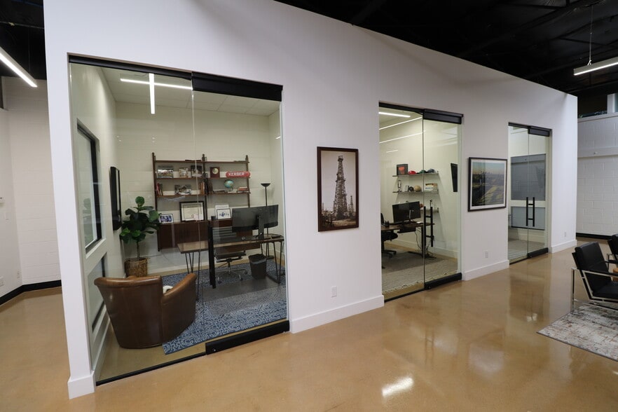 More Photos Of 2336 Farrington St, Dallas Office For Sale