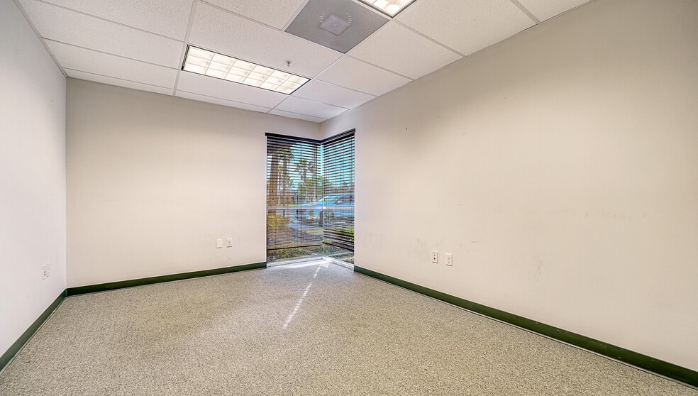 More Photos Of 7316-7320 Delainey Ct E, Sarasota Office Residential For Sale