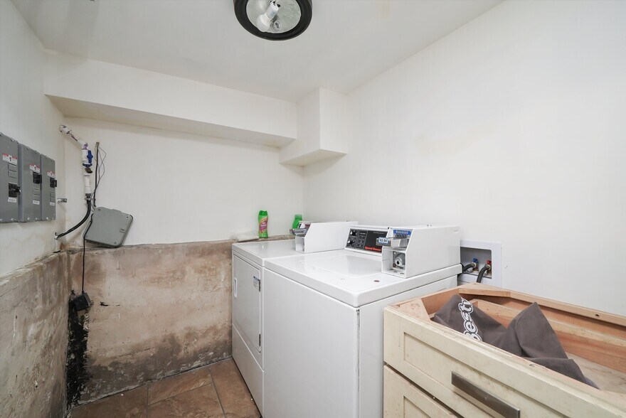 More Photos Of 6933 S Washtenaw Ave, Chicago Multifamily For Sale