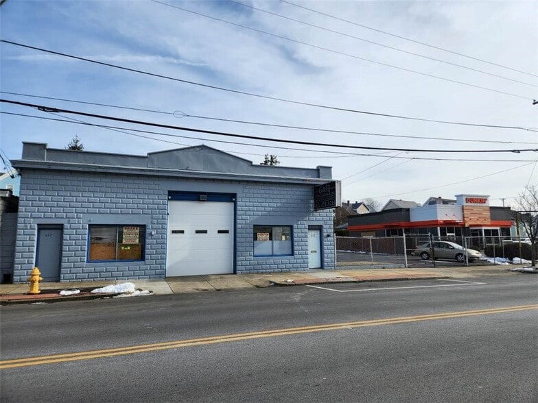 More Photos Of 433 Broadway, Pawtucket Light Distribution For Sale