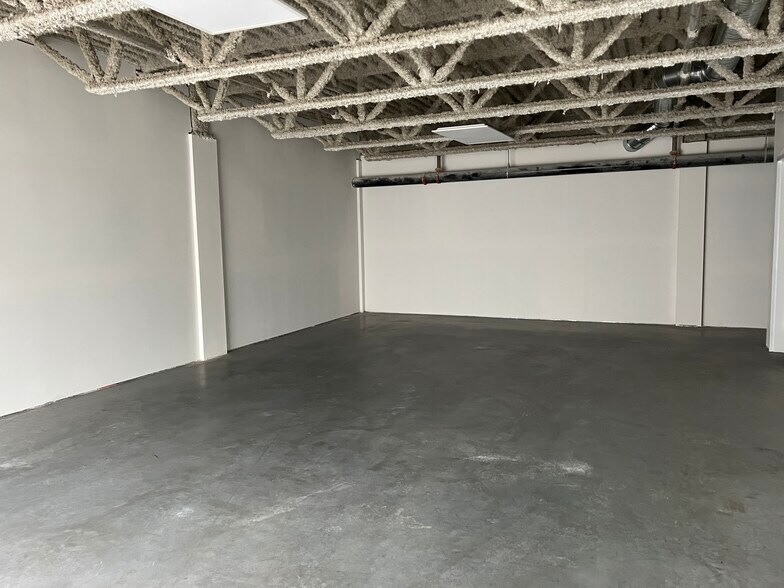 More Photos Of 4899 Vanguard Rd, Richmond Warehouse For Sale