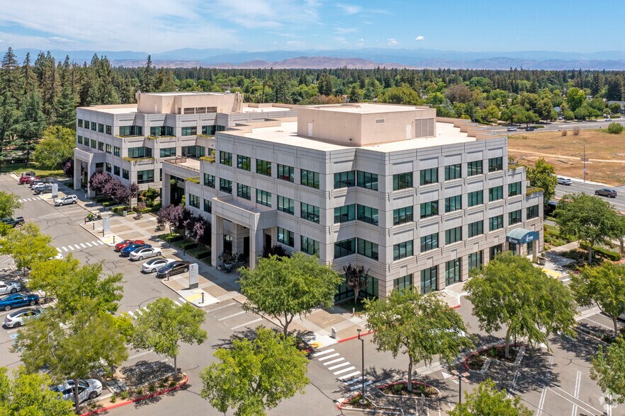 More Photos Of 5-9 River Park Pl, Fresno Office For Lease