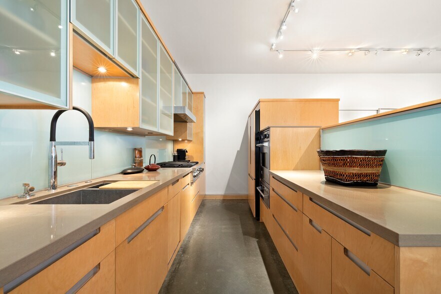 More Photos Of 615 Hampton Dr, Venice Apartments For Sale