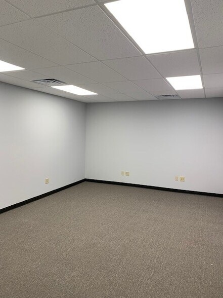 More Photos Of 3400 Claremont Ave, Evansville Warehouse For Sale