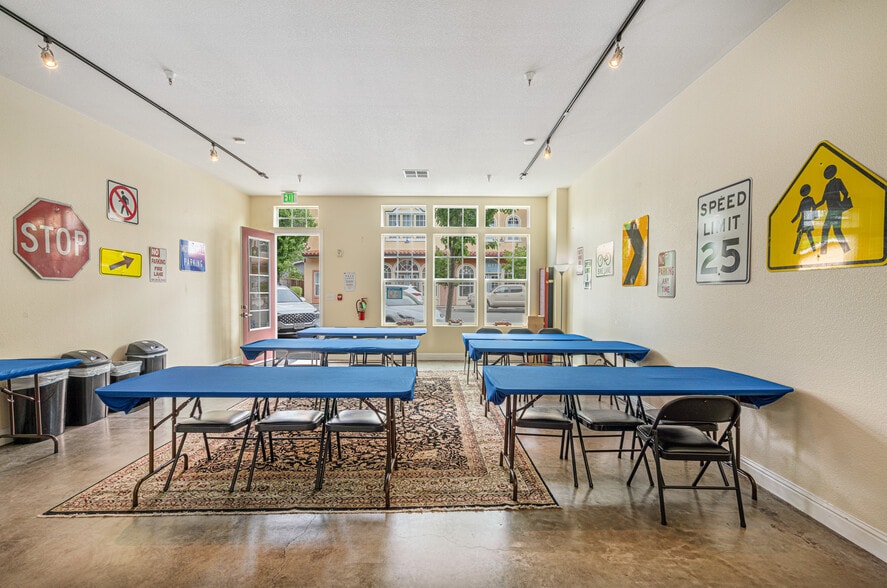 More Photos Of 148 Johnson St, Windsor General Retail For Sale