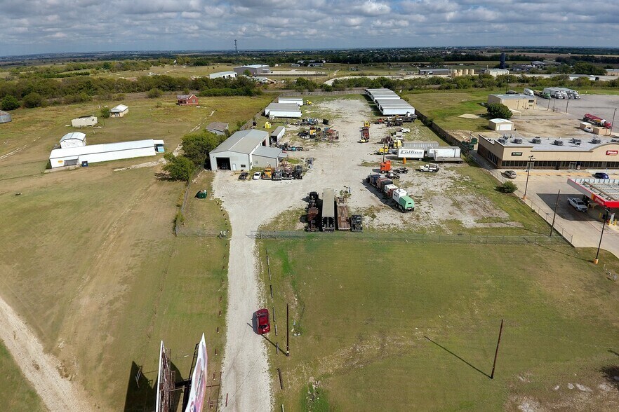 More Photos Of 8209 S US Highway 287, Rhome Land For Lease