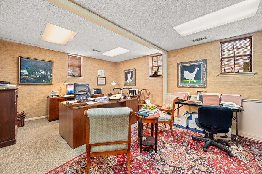 More Photos Of 300 Forest Ave, Chattanooga Office For Sale