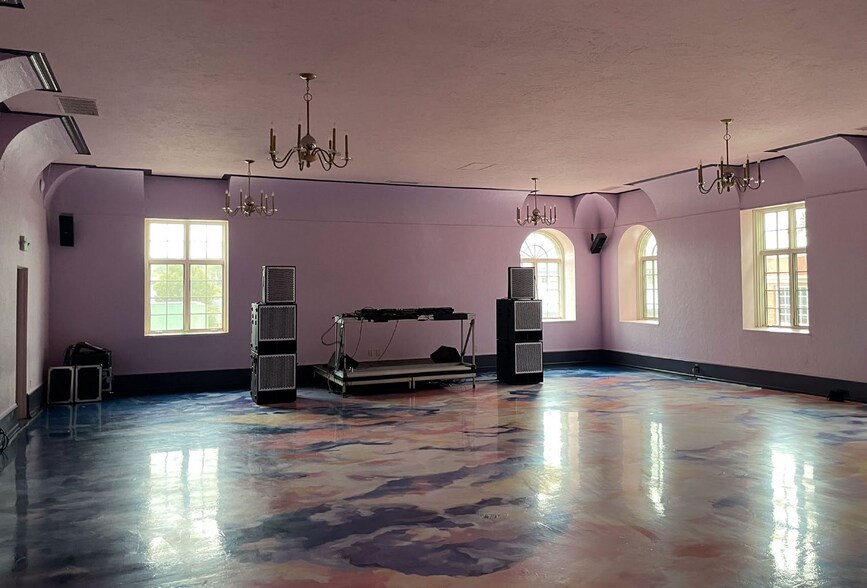 More Photos Of 615 SE Alder St, Portland General Retail For Sale