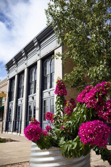 More Photos Of 117 East St, Hutto Loft Creative Space For Sale