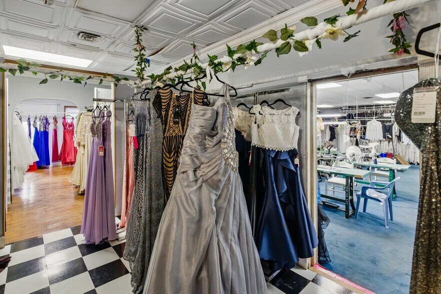 More Photos Of 4066 Broward Blvd, Fort Lauderdale Storefront Retail Office For Sale