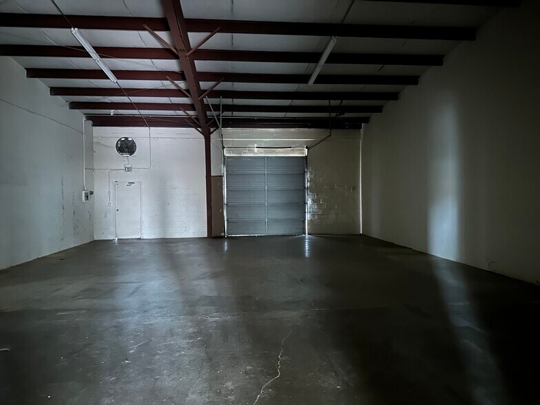 More Photos Of 4200 Lamar Ave, Memphis Warehouse For Lease