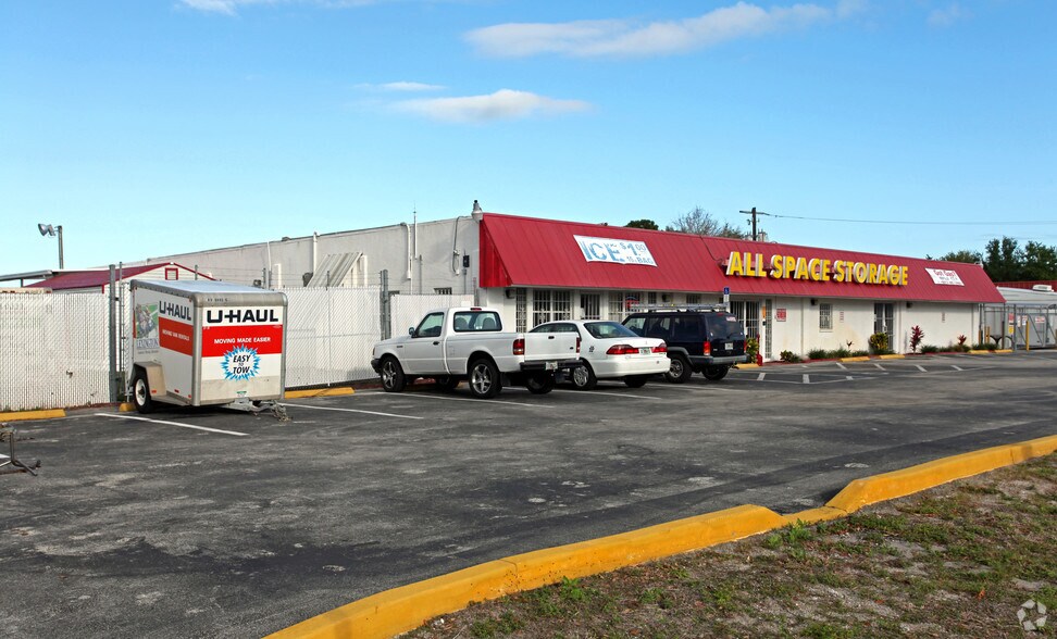 More Photos Of 4909 N Cocoa Blvd, Cocoa Self Storage For Lease