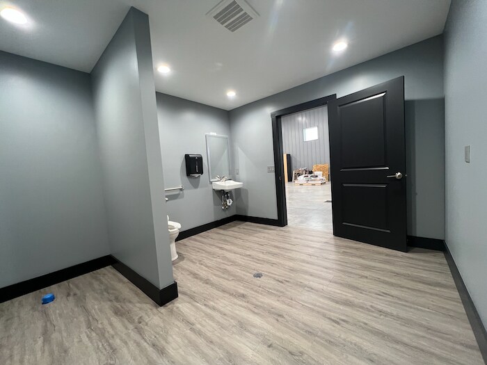 More Photos Of 8932 Moeller Dr, Harbor Springs Specialty For Sale