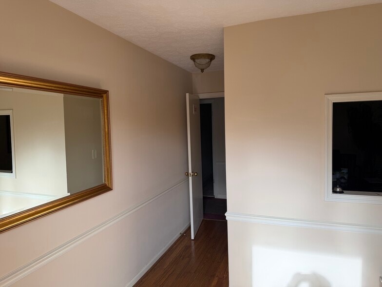 More Photos Of 855 Sunset Dr, Athens Office For Sale