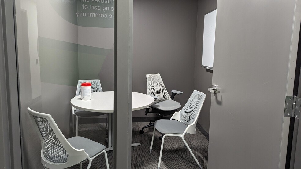 More Photos Of 700 York St, London Office For Lease