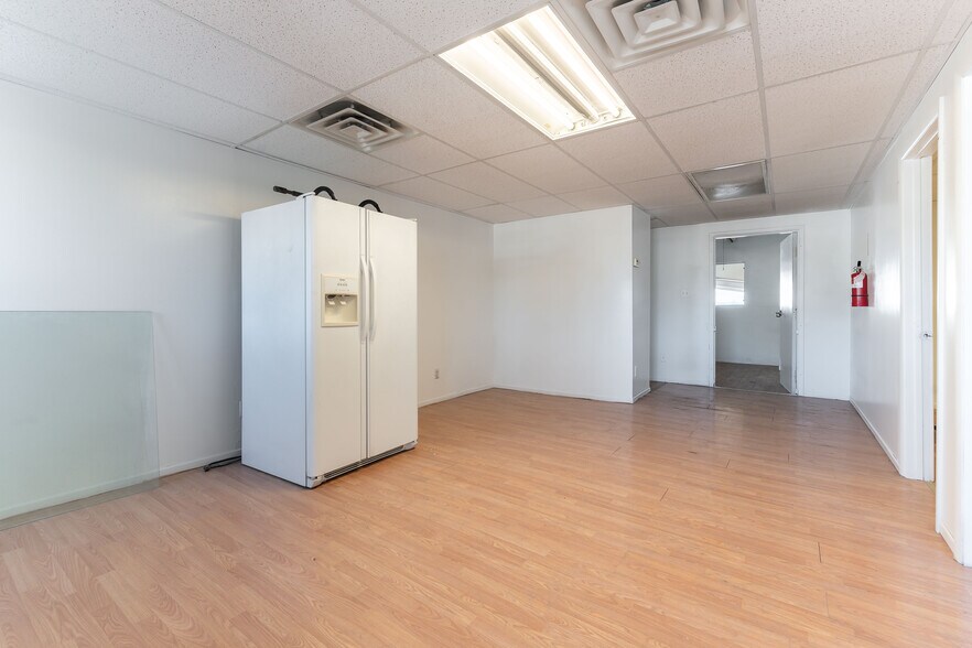 More Photos Of 2272 Crestline Loop, North Las Vegas Auto Repair For Sale