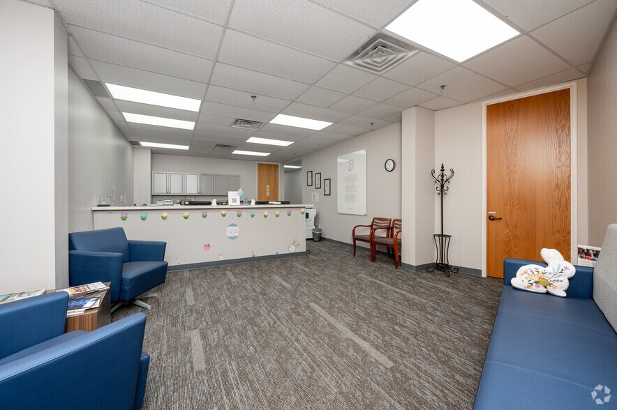 More Photos Of 8777 Purdue Rd, Indianapolis Office For Lease