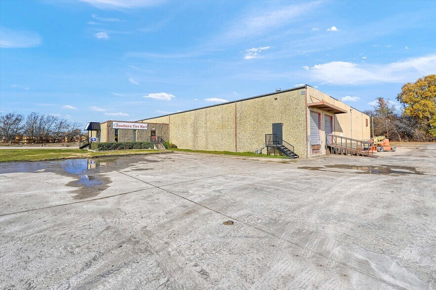 More Photos Of 1411 Southland Dr, Gainesville Flex For Sale