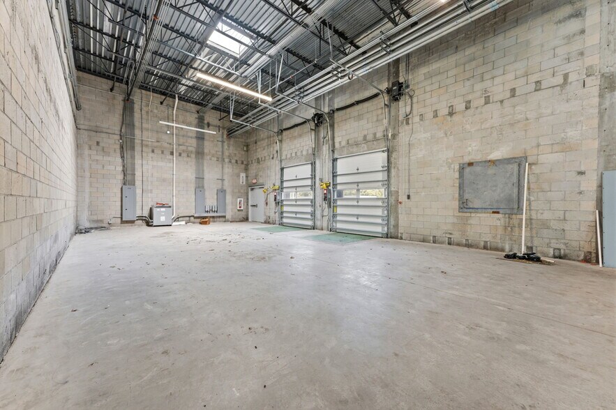 More Photos Of 5502-5726 Cortez Rd W, Bradenton Storefront For Lease