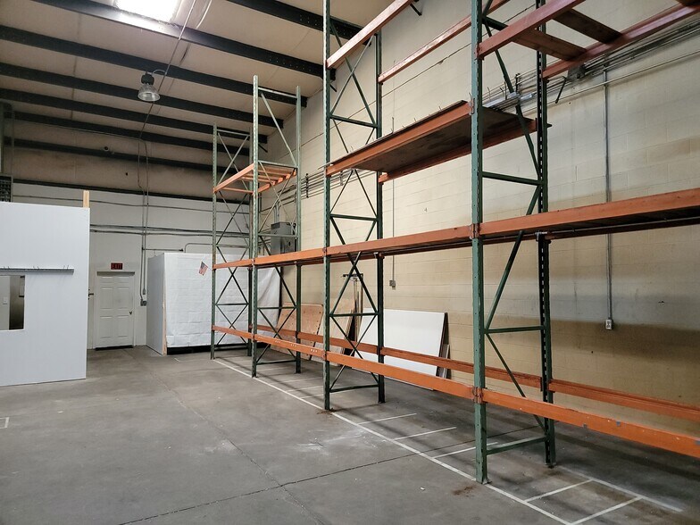 More Photos Of 101 Camp Creek Industrial Pky, Cornelia Flex For Lease