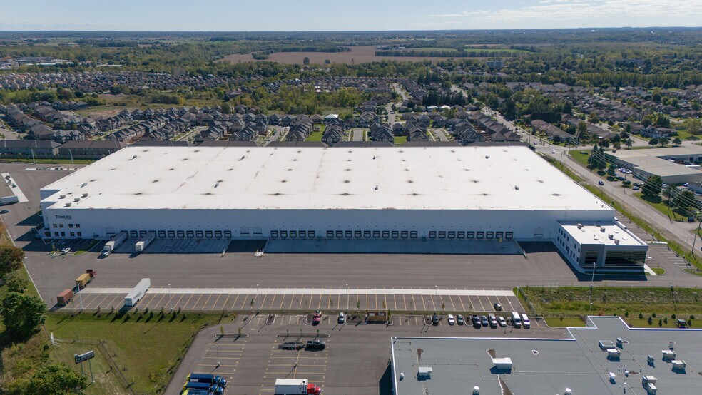 More Photos Of 151 Garden Ave, Brantford Distribution For Lease