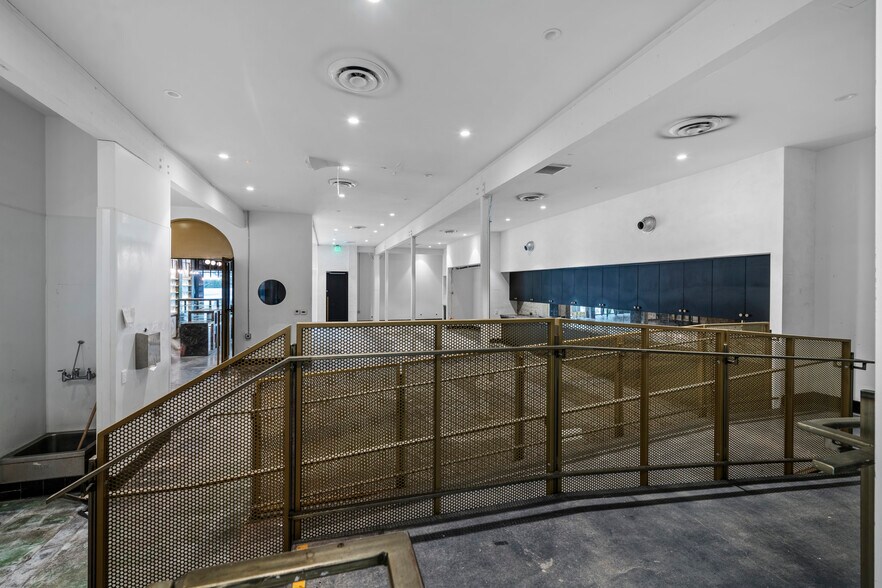 More Photos Of 516-518 N La Brea Ave, Los Angeles Storefront Retail Office For Sale