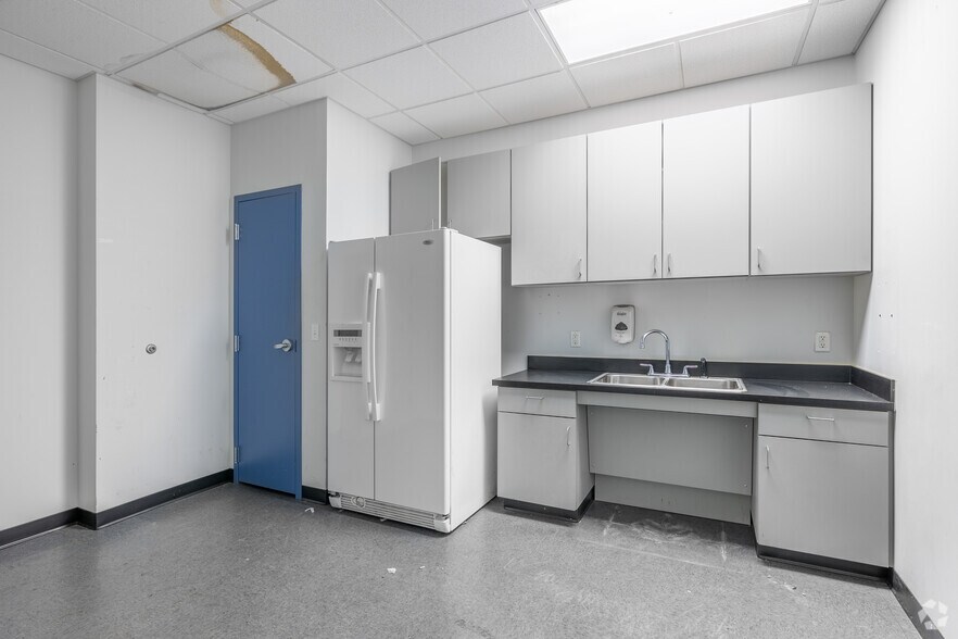 More Photos Of 3301 W Main St, Norman Unknown For Sale