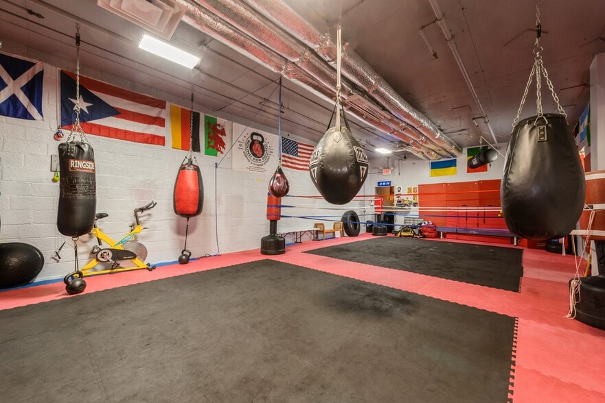 More Photos Of 27 Hanse Ave, Freeport Manufacturing For Sale