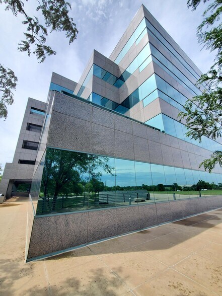 More Photos Of 4515 N River Blvd, Cedar Rapids Unknown For Lease